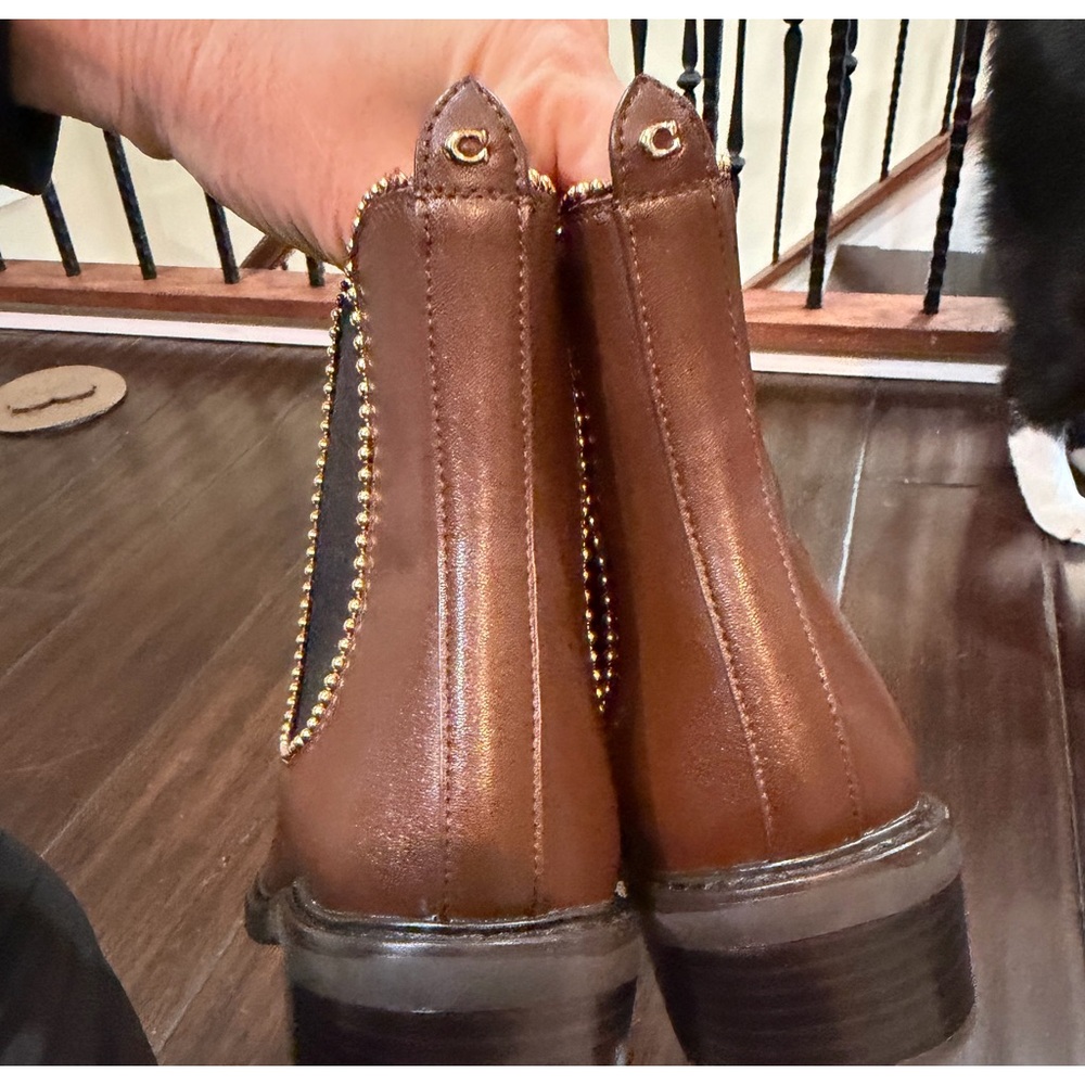 Coach Bowery leather Chelsea boots featuring a beaded chain 7.5 NEW w/o box - Picture 7 of 11
